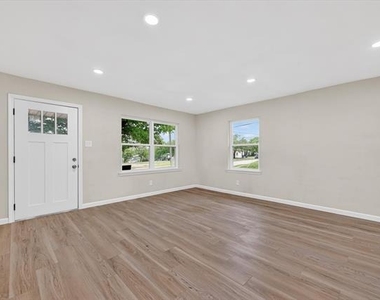 801 S Tennessee Street - Photo Thumbnail 1
