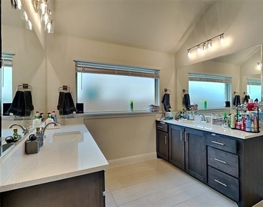 335 Chapel Hill Drive - Photo Thumbnail 8