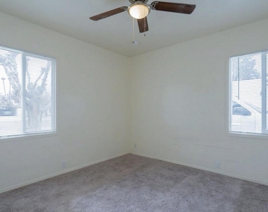 370 W Pima Avenue - Photo Thumbnail 13
