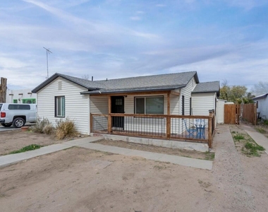 370 W Pima Avenue - Photo Thumbnail 1