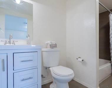 370 W Pima Avenue - Photo Thumbnail 19