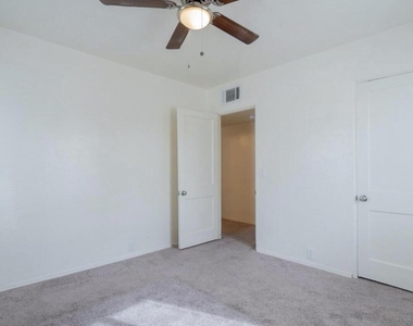 370 W Pima Avenue - Photo Thumbnail 12
