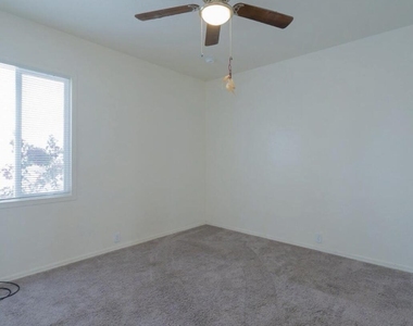 370 W Pima Avenue - Photo Thumbnail 11