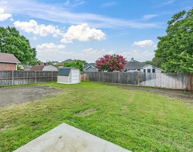 7609 Albany Lane - Photo Thumbnail 31
