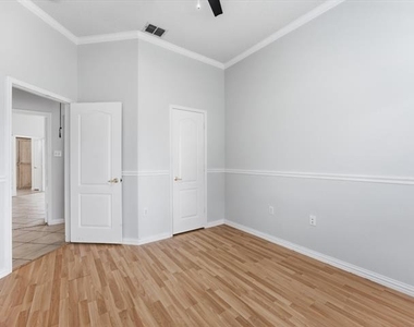7609 Albany Lane - Photo Thumbnail 5