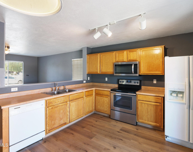 44924 W Balboa Drive - Photo Thumbnail 6