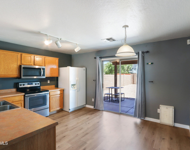 44924 W Balboa Drive - Photo Thumbnail 2