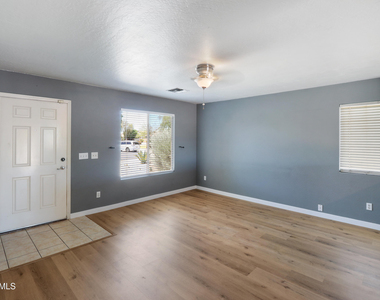 44924 W Balboa Drive - Photo Thumbnail 4