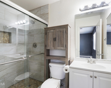 44924 W Balboa Drive - Photo Thumbnail 11