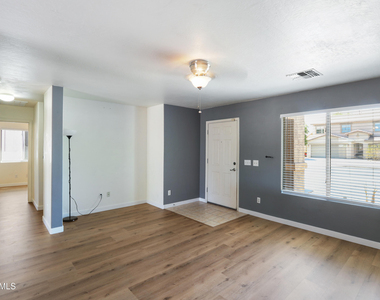 44924 W Balboa Drive - Photo Thumbnail 1
