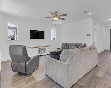 1220 Lady Mantle Way - Photo Thumbnail 7