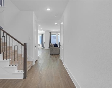 1220 Lady Mantle Way - Photo Thumbnail 5