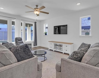 1220 Lady Mantle Way - Photo Thumbnail 6