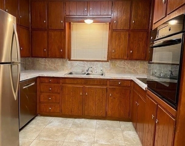 2240 Shady Meadow Drive - Photo Thumbnail 7