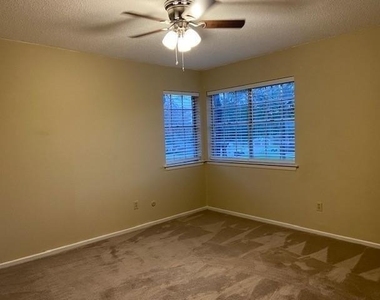 2240 Shady Meadow Drive - Photo Thumbnail 9