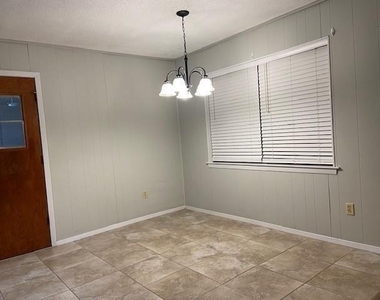 2240 Shady Meadow Drive - Photo Thumbnail 4