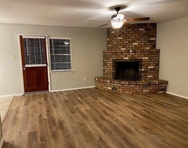 2240 Shady Meadow Drive - Photo Thumbnail 2