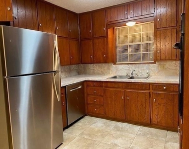 2240 Shady Meadow Drive - Photo Thumbnail 5
