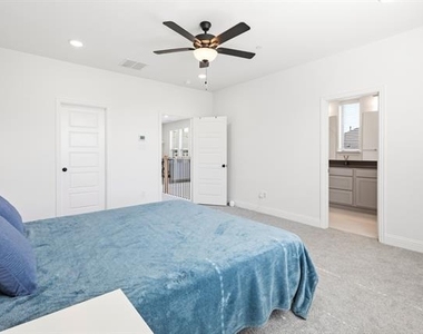 2532 Campden Mews - Photo Thumbnail 13