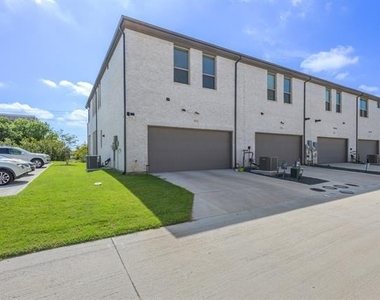 2532 Campden Mews - Photo Thumbnail 23