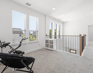 2532 Campden Mews - Photo Thumbnail 16
