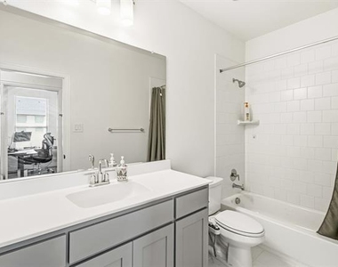 2532 Campden Mews - Photo Thumbnail 20