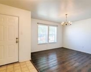5727 Hunters Bend Lane - Photo Thumbnail 2