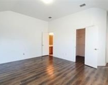 5727 Hunters Bend Lane - Photo Thumbnail 10