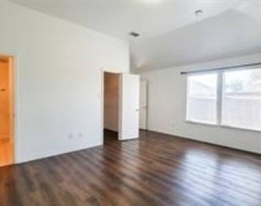 5727 Hunters Bend Lane - Photo Thumbnail 11
