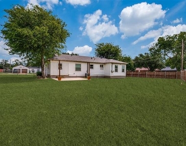 202 W Cherry Street - Photo Thumbnail 11