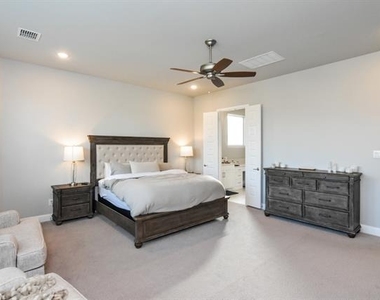 2516 Maidenhair Road - Photo Thumbnail 12