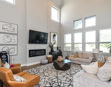 2516 Maidenhair Road - Photo Thumbnail 7