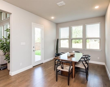2516 Maidenhair Road - Photo Thumbnail 9