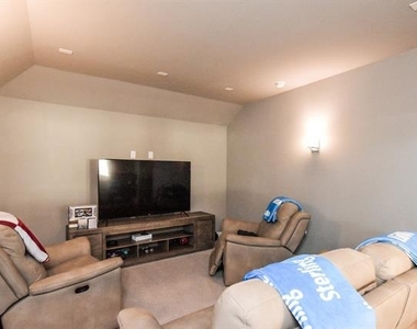 2516 Maidenhair Road - Photo Thumbnail 17