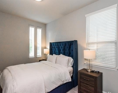 2516 Maidenhair Road - Photo Thumbnail 22