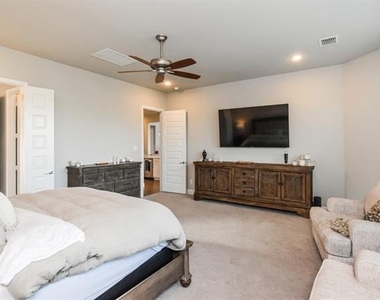 2516 Maidenhair Road - Photo Thumbnail 13