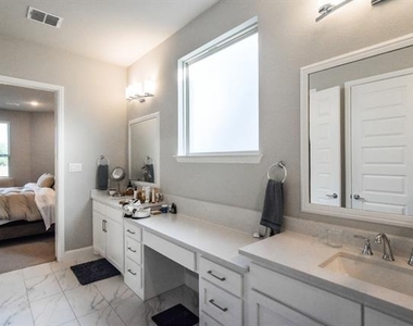 2516 Maidenhair Road - Photo Thumbnail 10
