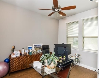 2516 Maidenhair Road - Photo Thumbnail 20