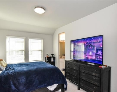 2516 Maidenhair Road - Photo Thumbnail 26