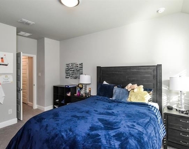 2516 Maidenhair Road - Photo Thumbnail 25