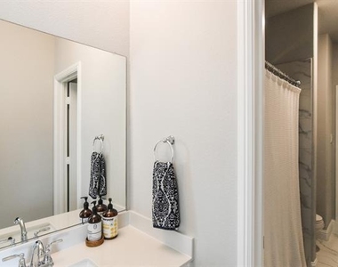 2516 Maidenhair Road - Photo Thumbnail 24