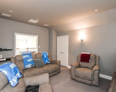 2516 Maidenhair Road - Photo Thumbnail 18
