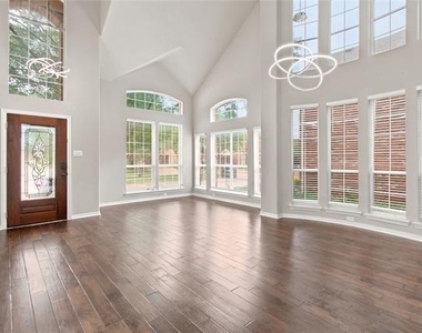 362 Spring Meadow Drive - Photo Thumbnail 4