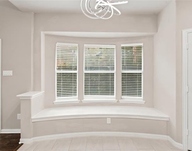 362 Spring Meadow Drive - Photo Thumbnail 10