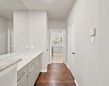 362 Spring Meadow Drive - Photo Thumbnail 6
