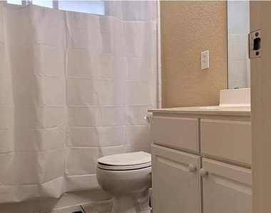 6402 Lake View Lane - Photo Thumbnail 15
