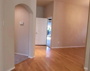 6402 Lake View Lane - Photo Thumbnail 12