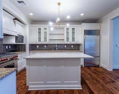 2525 N Pearl Street - Photo Thumbnail 12