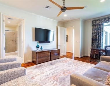 2525 N Pearl Street - Photo Thumbnail 23