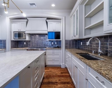 2525 N Pearl Street - Photo Thumbnail 13